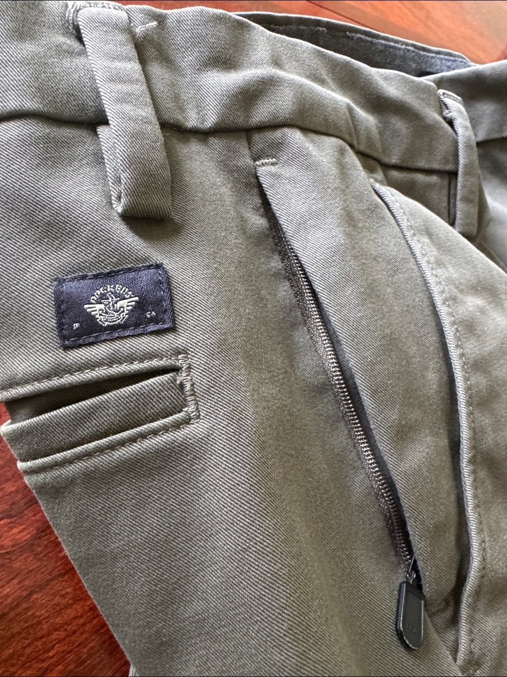 Dockers Men's Chinos in Olive Green and Light Gray Waterless 33x32 - Picture 6 of 9